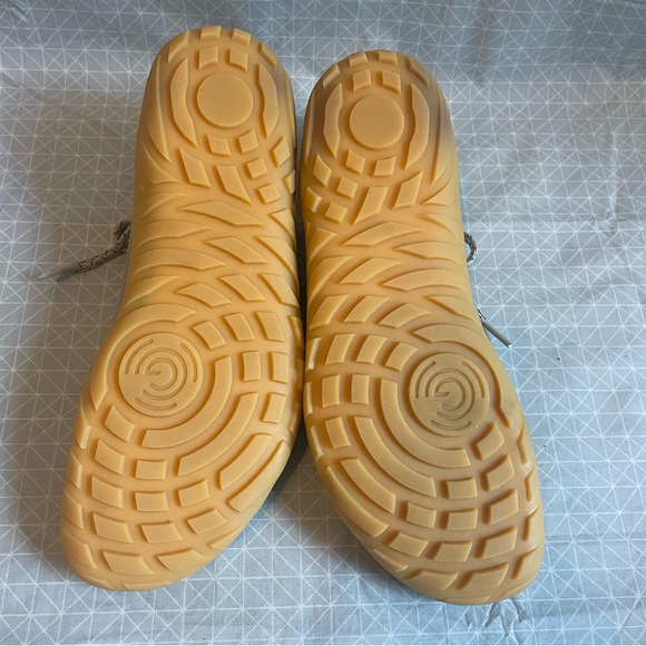 Groundies All Terrain Low Barefoot Sneakers in Taupe 9 - Picture 6 of 7